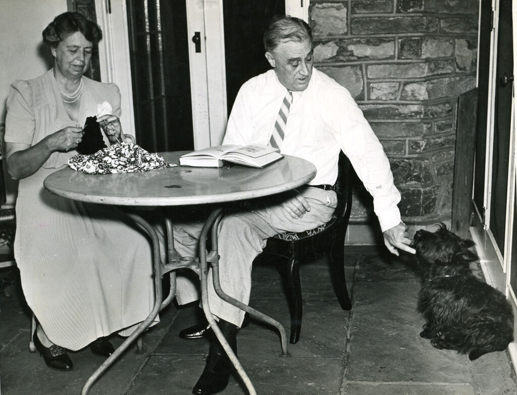 Američki predsjednik Franklin D. Roosevelt sa svojim psom Falaom