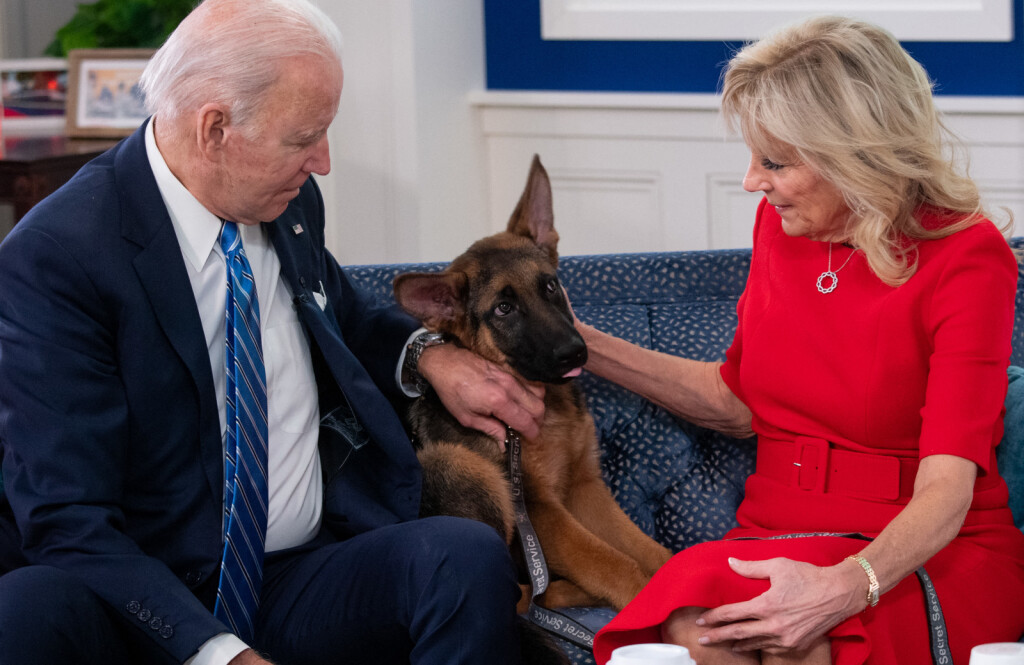 Joe i Jill Biden sa svojim psom Commanderom