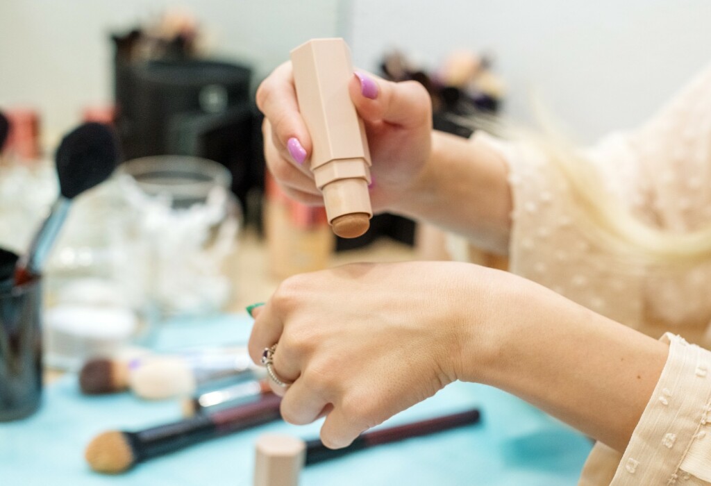 Konturiranje je tehnika šminkanja koju obožava velik broj žena