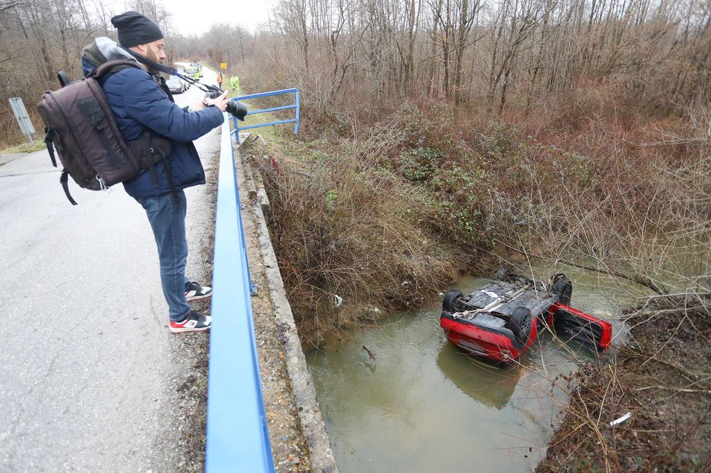 Autom sletio s ceste, poginula jedna osoba - 4