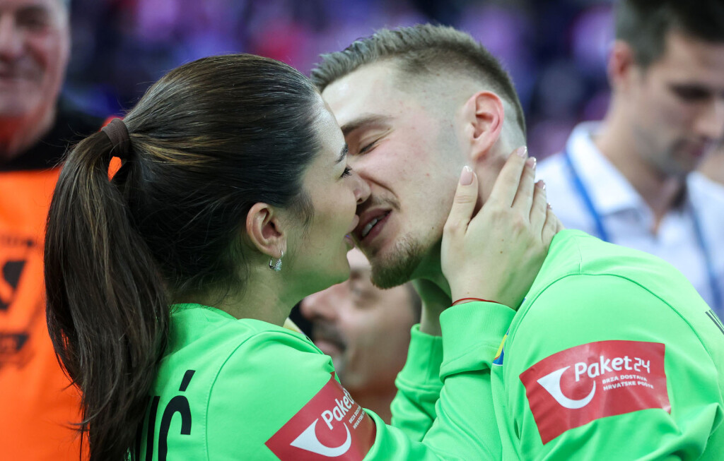 Vratar Dominik Kuzmanović s djevojkom Kim Normi Müller nakon utakmice s Francuskom - 2