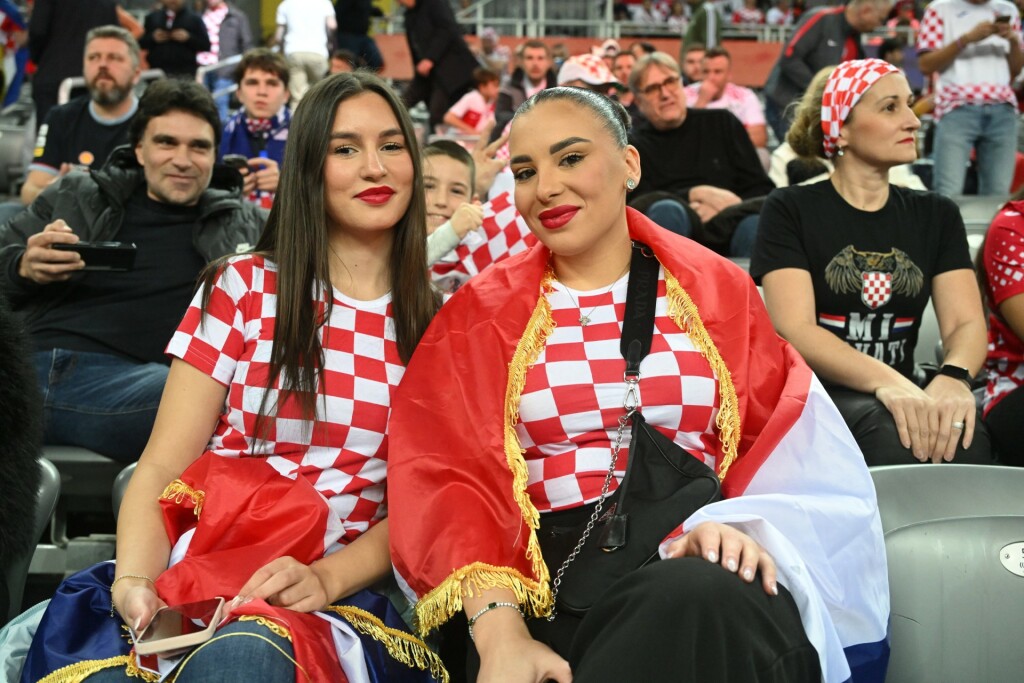 Navijačke kombinacije na polufinalnom dvoboju Hrvatske i Francuske - 2