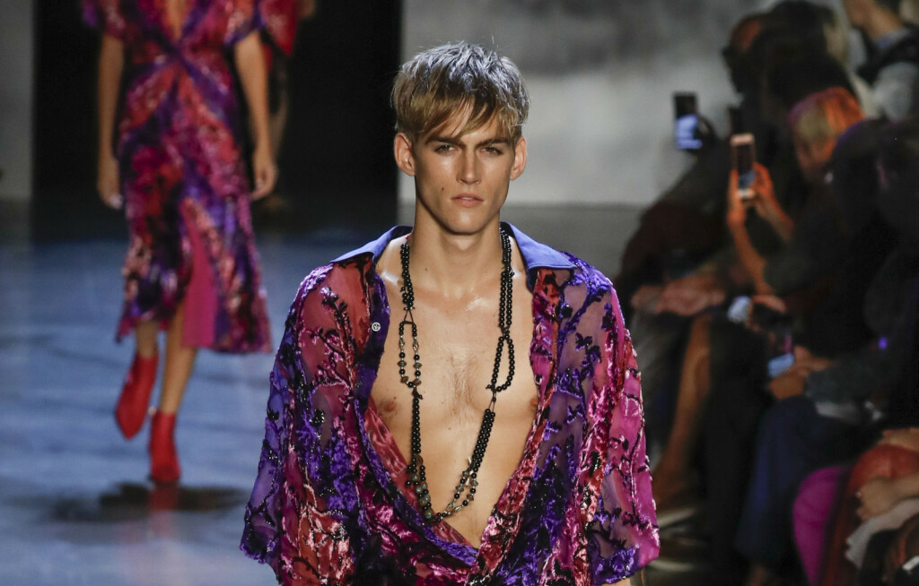 Presley Walker Gerber na reviji dizajnera Prabala Gurunga na Tjednu mode u Milanu 2018. godine