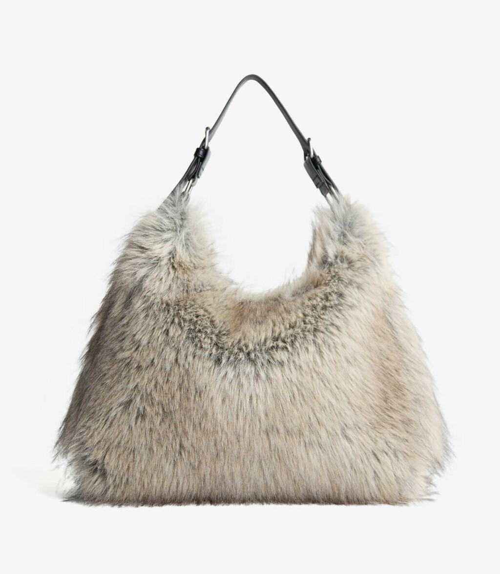 Bershka, snižena cijena 19,99 eura (cijena prije sniženja 35,99 eura)