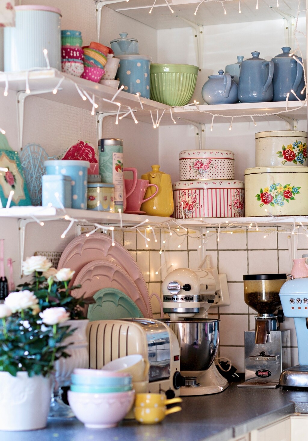 Božićnim lampicama možete ukrasiti i kuhinju