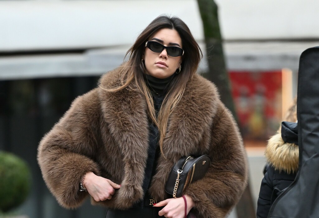 Ljepotica iz Zagreba u nekad popularnim tenisicama