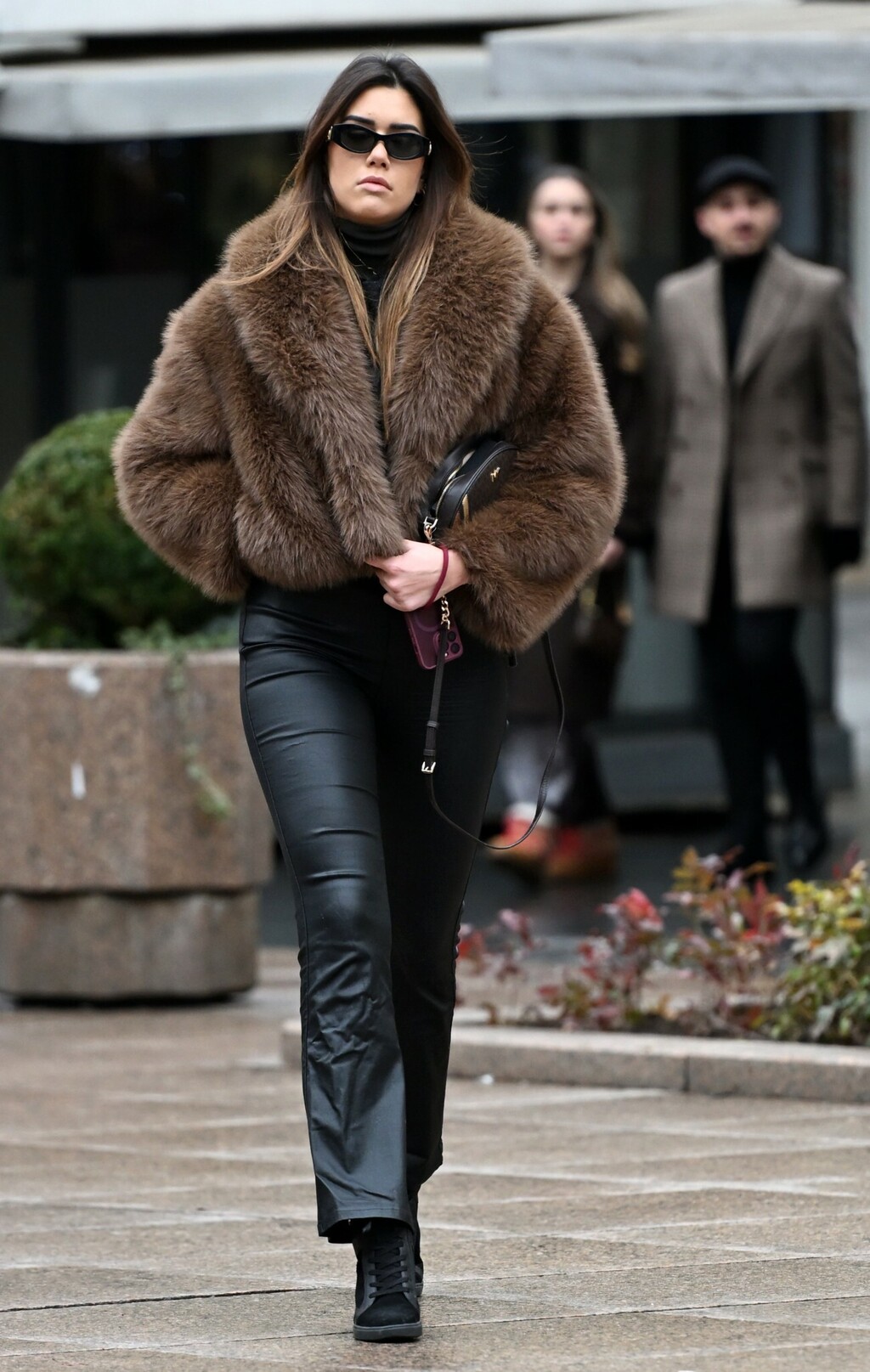 Ljepotica iz Zagreba u nekad popularnim tenisicama