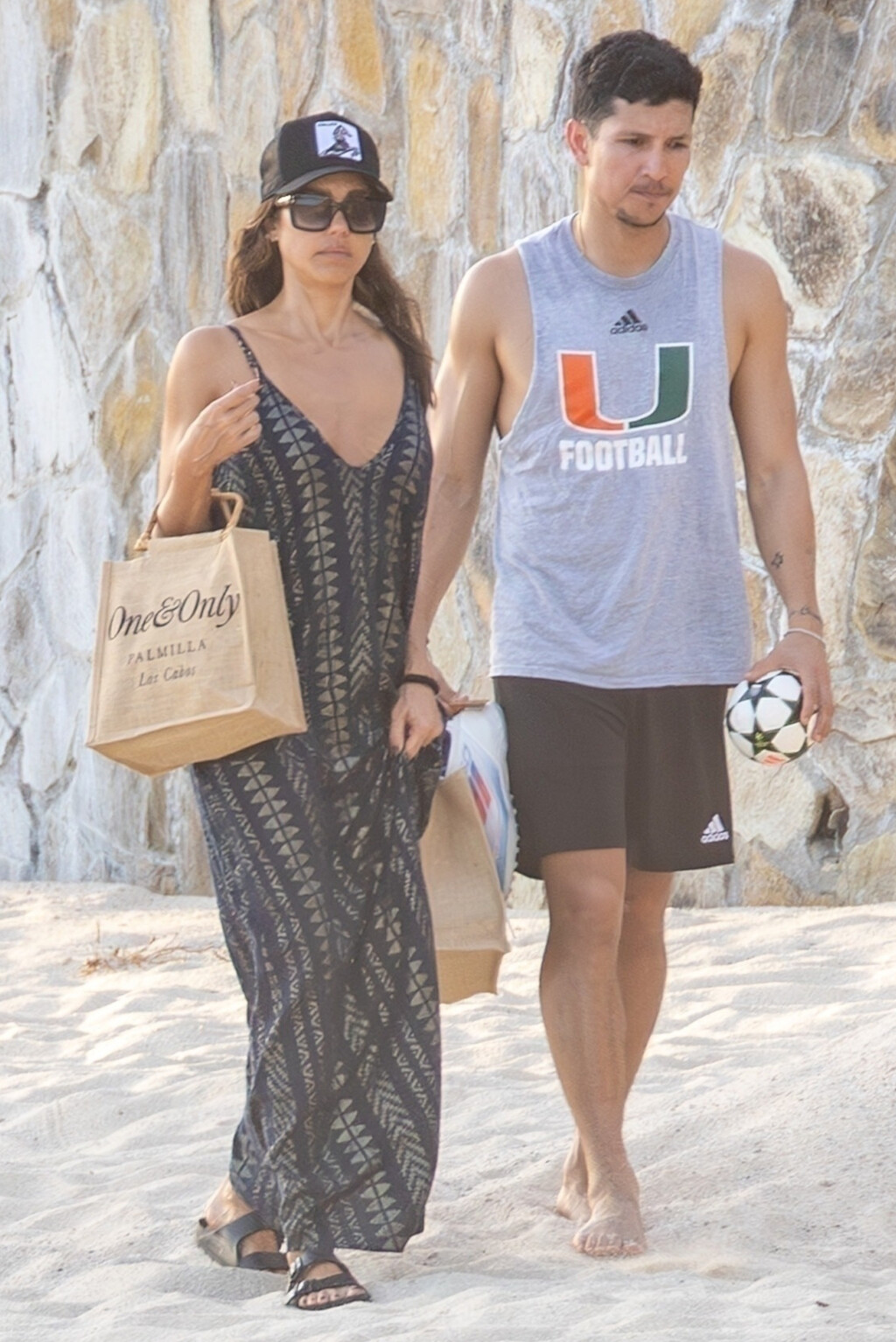 Jessica Alba na plaži u Los Cabosu - 1