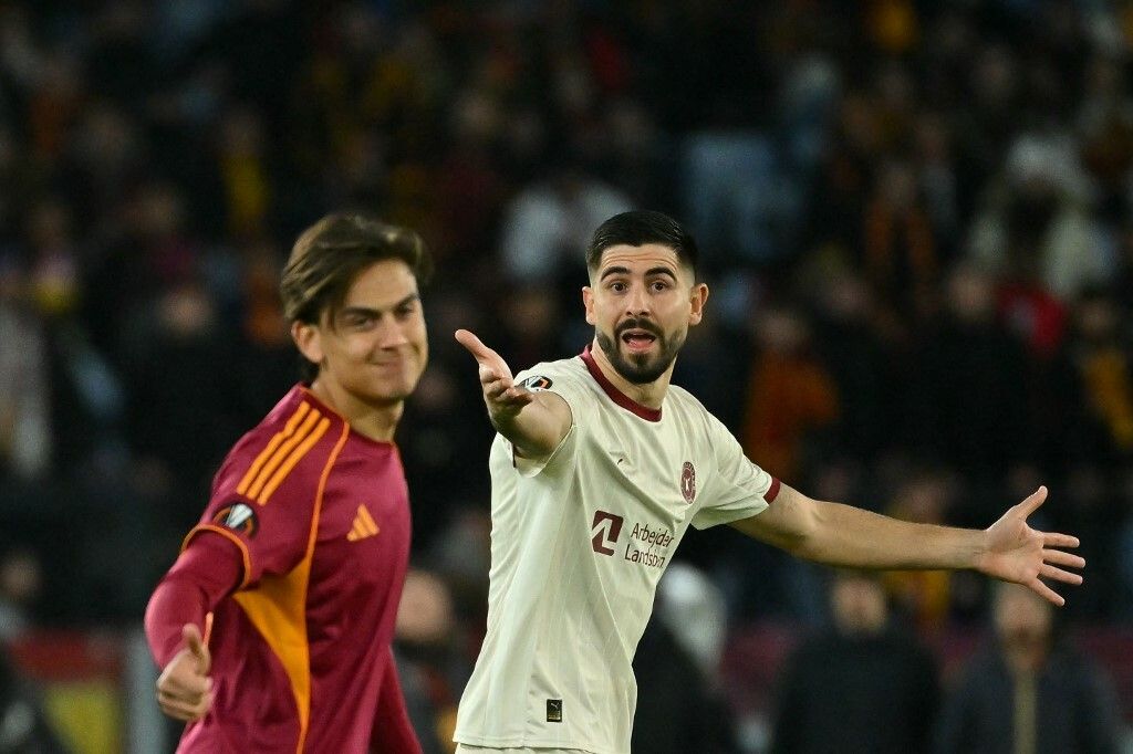 Martin Erlić i Paulo Dybala