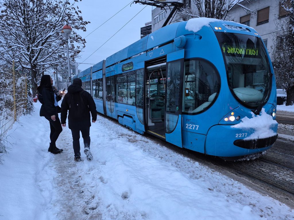 Zastoj tramvaja u Savskoj - 3