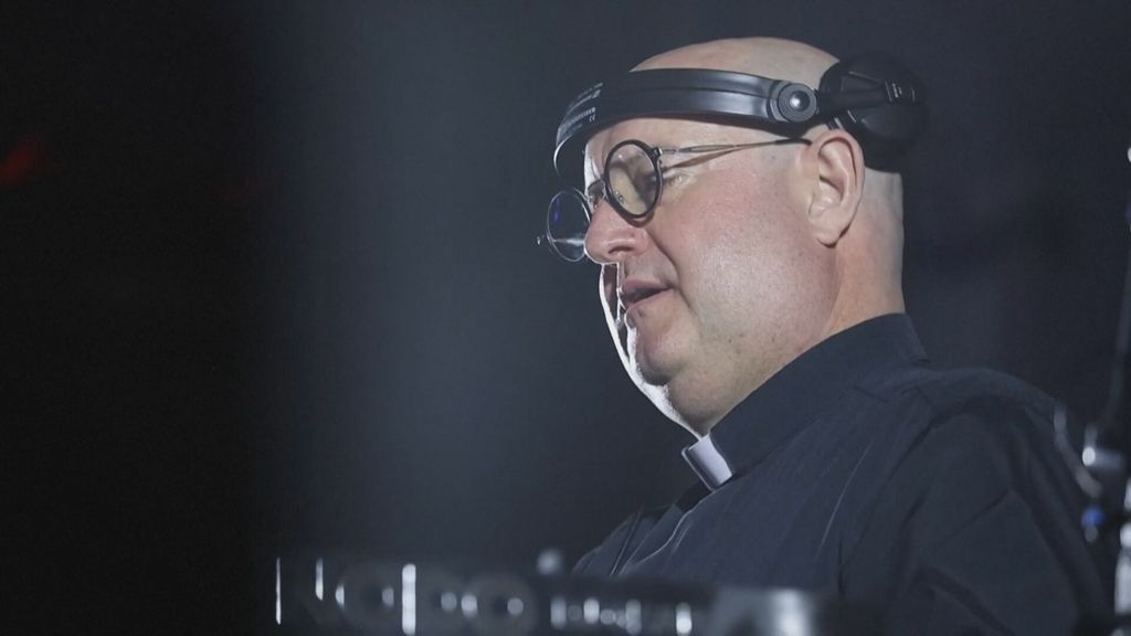 In Magazin: Guilherme Peixoto, svećenik DJ - 2