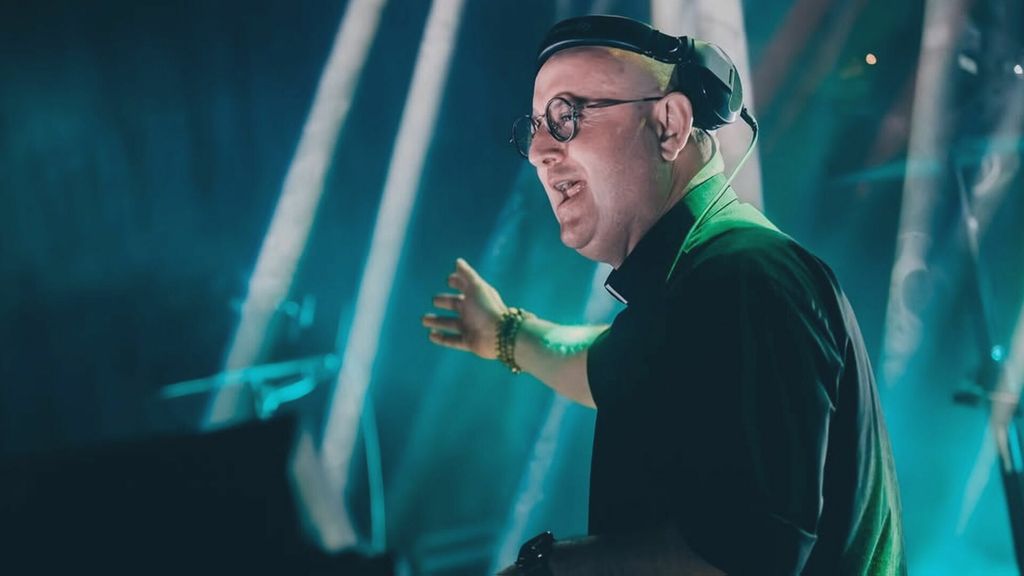 In Magazin: Guilherme Peixoto, svećenik DJ - 3