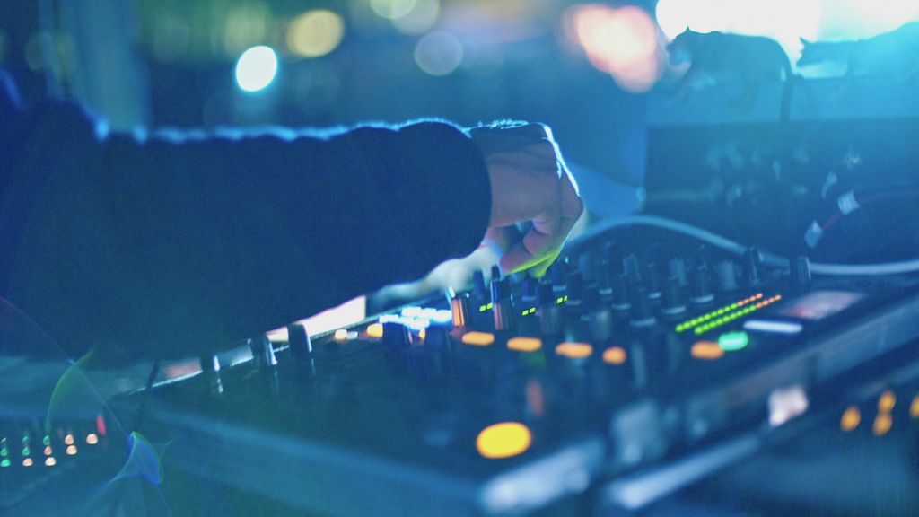 In Magazin: Guilherme Peixoto, svećenik DJ - 6