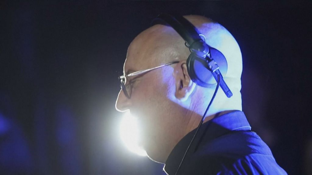 In Magazin: Guilherme Peixoto, svećenik DJ - 8