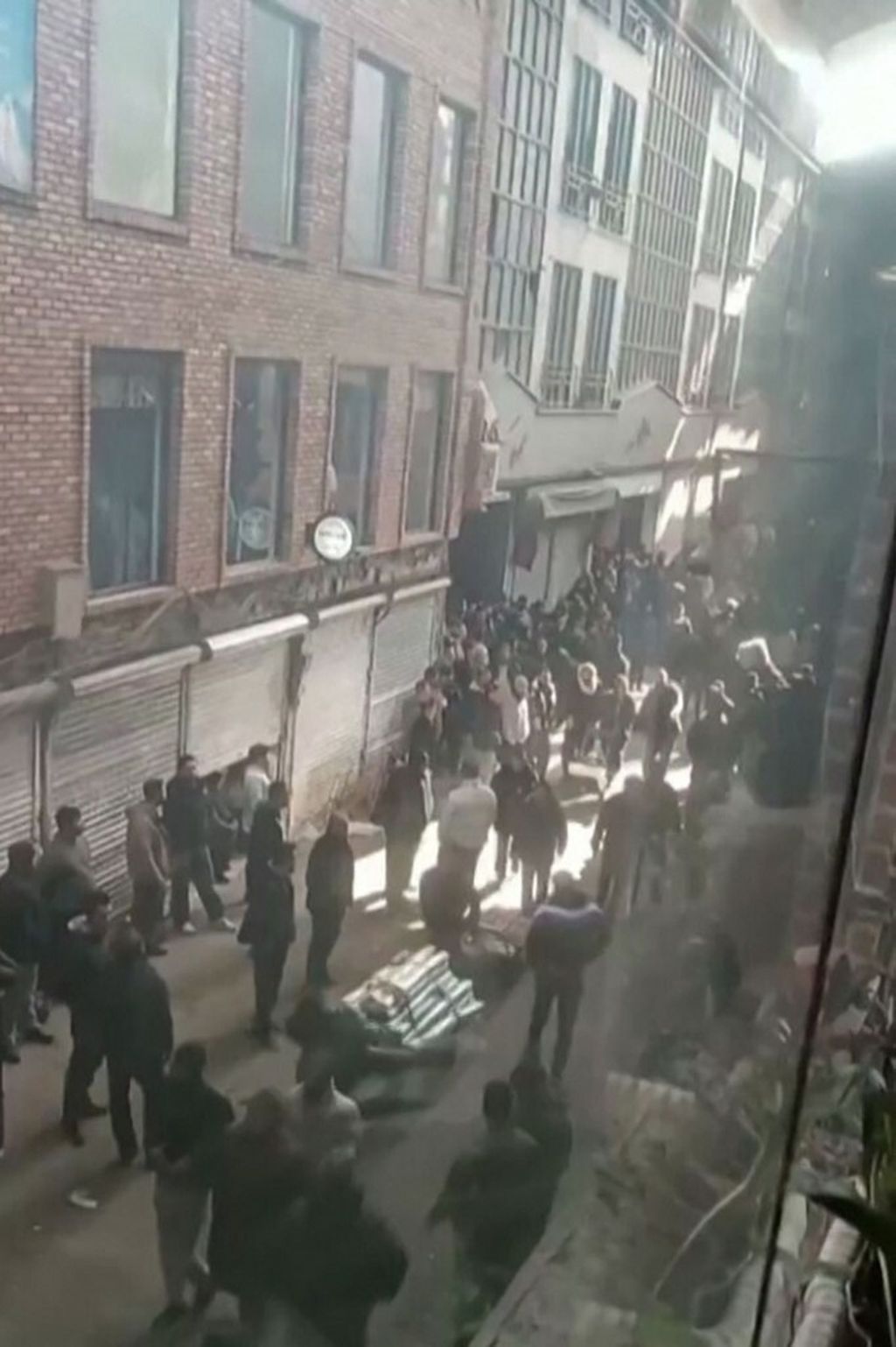 Nasilni prosvjedi šire se Iranom - 3