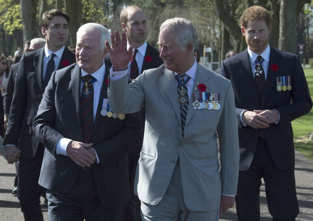 Kralj Charles III. i princ Harry - 7