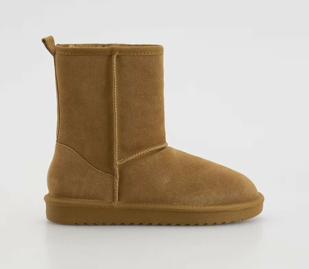 Reserved čizme, 17,99 eura (prije 45,99 eura)