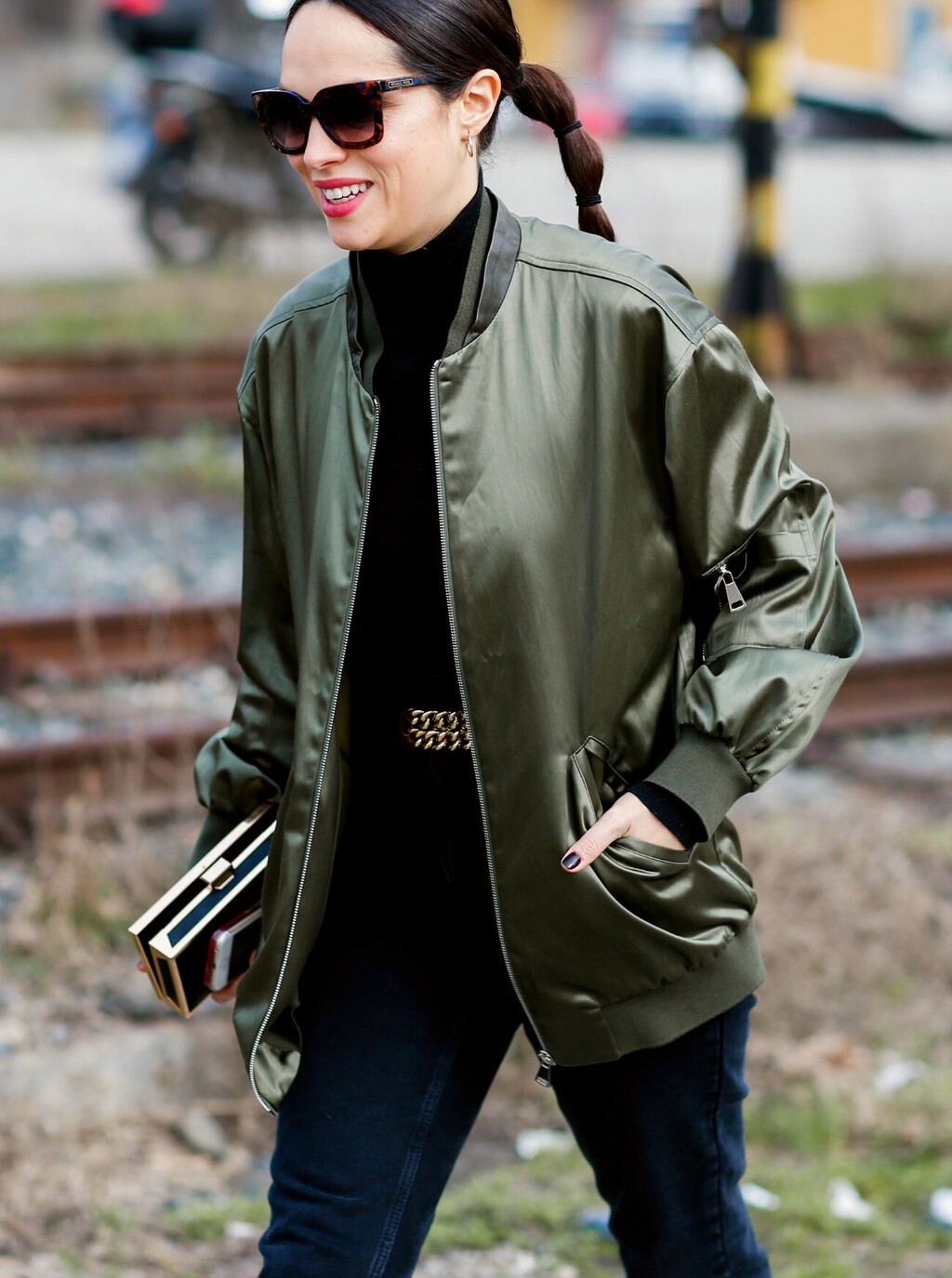 Maslinasta jakna u street style izdanju s Tjedna mode