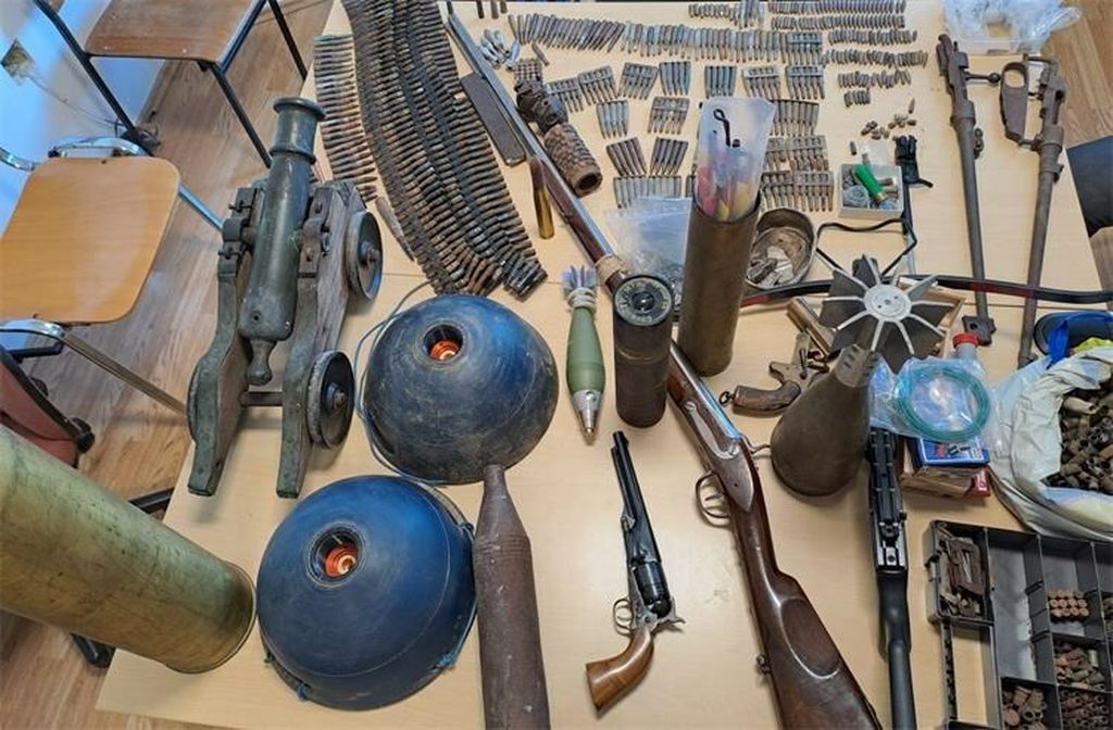 Pronađena veća količina oružja, streljiva i pirotehničkih sredstava u Splitu - 2