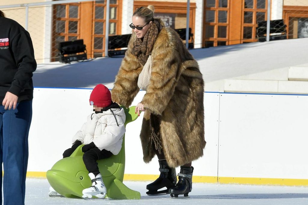 Antonija Mišura Sandrić s djecom na klizanju - 5