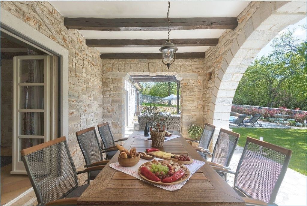 Villa Barbarela, Muntrilj