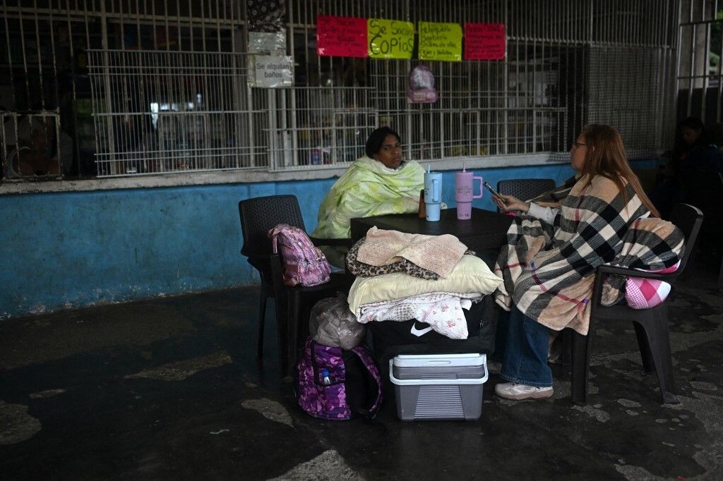 Obitelji zatočenih u iščekivanju