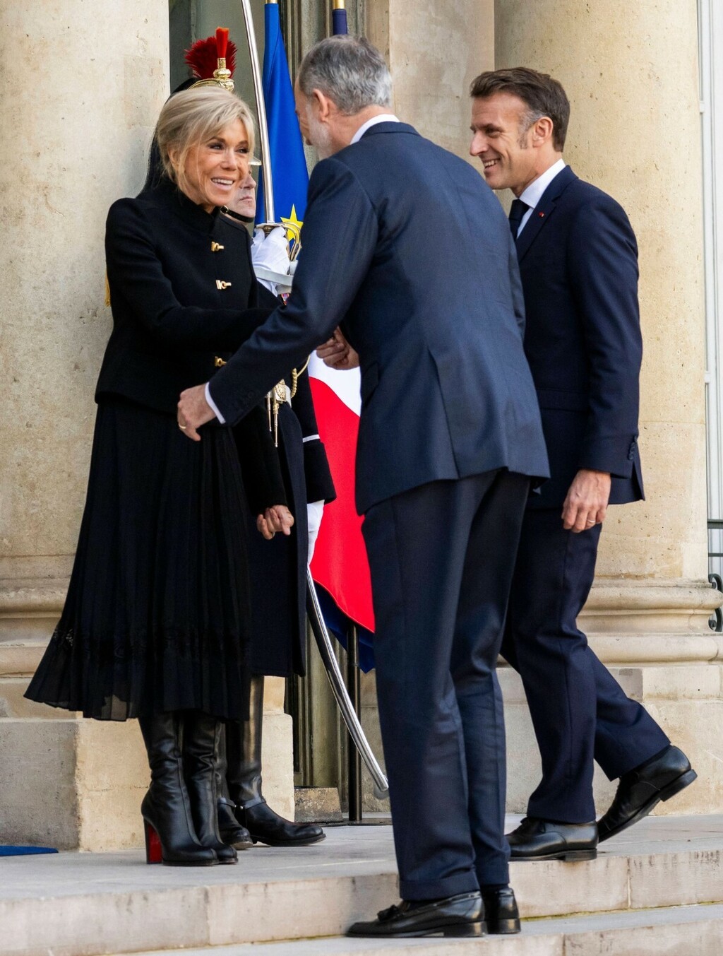 Francuski predsjednik i prva dama dočekuju španjolskog kralja