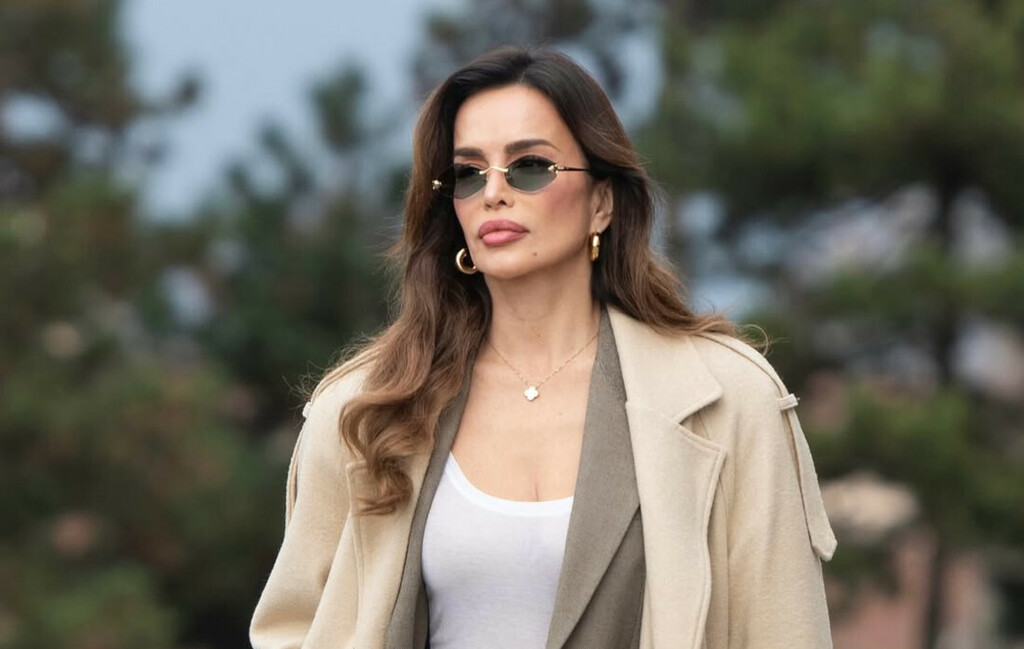 Severina u hlačama visokog struka i 'prevelikom' bež kaputu - 3