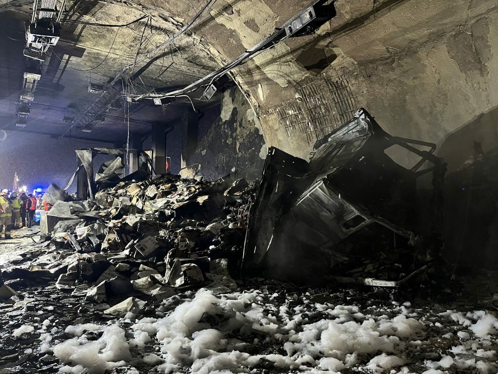 Požar kamiona u tunelu u Austriji - 6