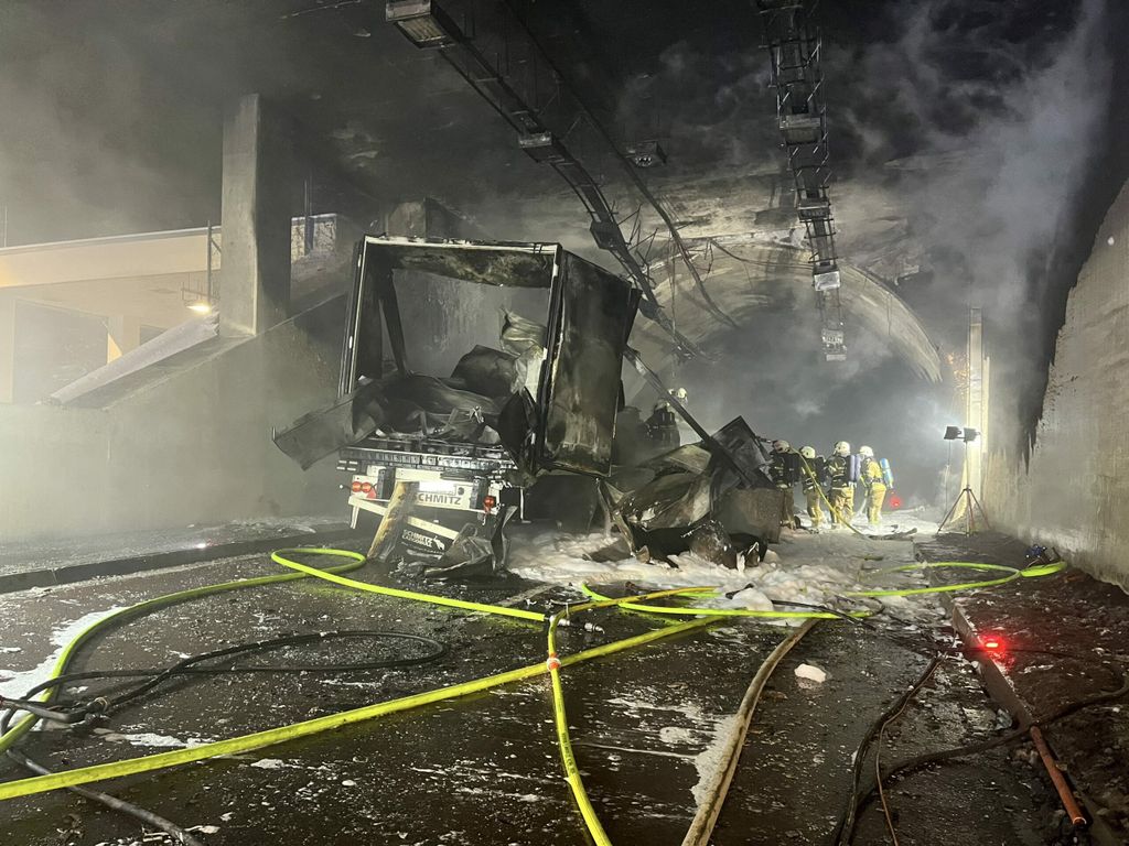 Požar kamiona u tunelu u Austriji - 6