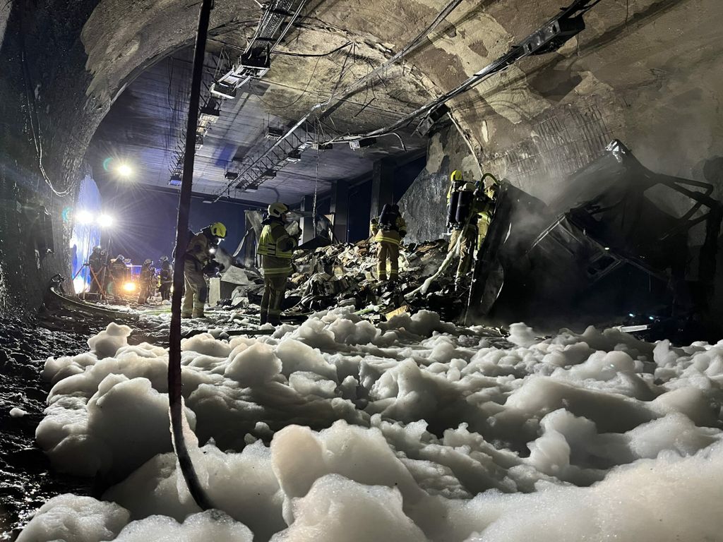 Požar kamiona u tunelu u Austriji - 6