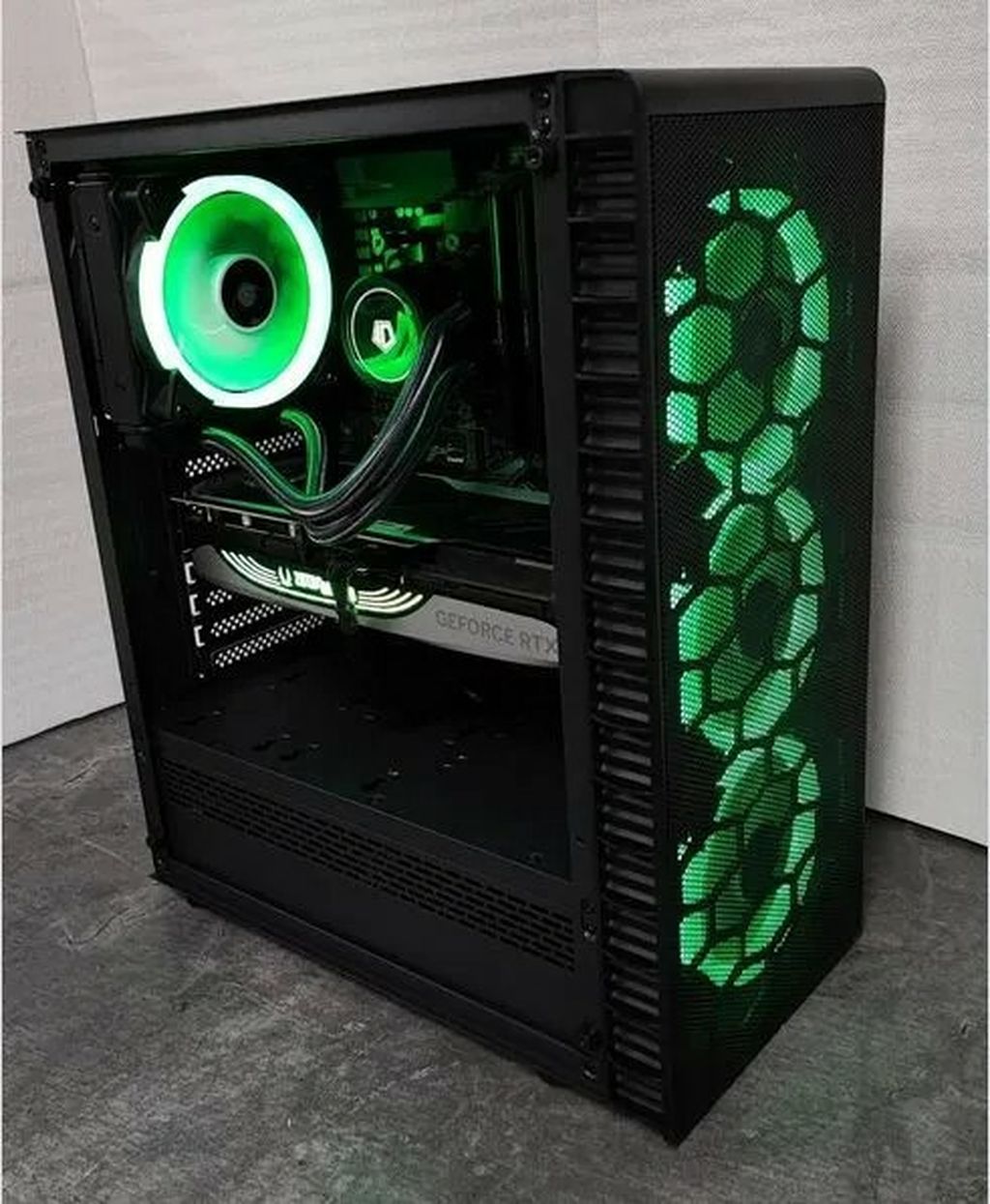 Kad jedno računalo radi sve: Upoznajte pouzdanog partnera za posao i gaming