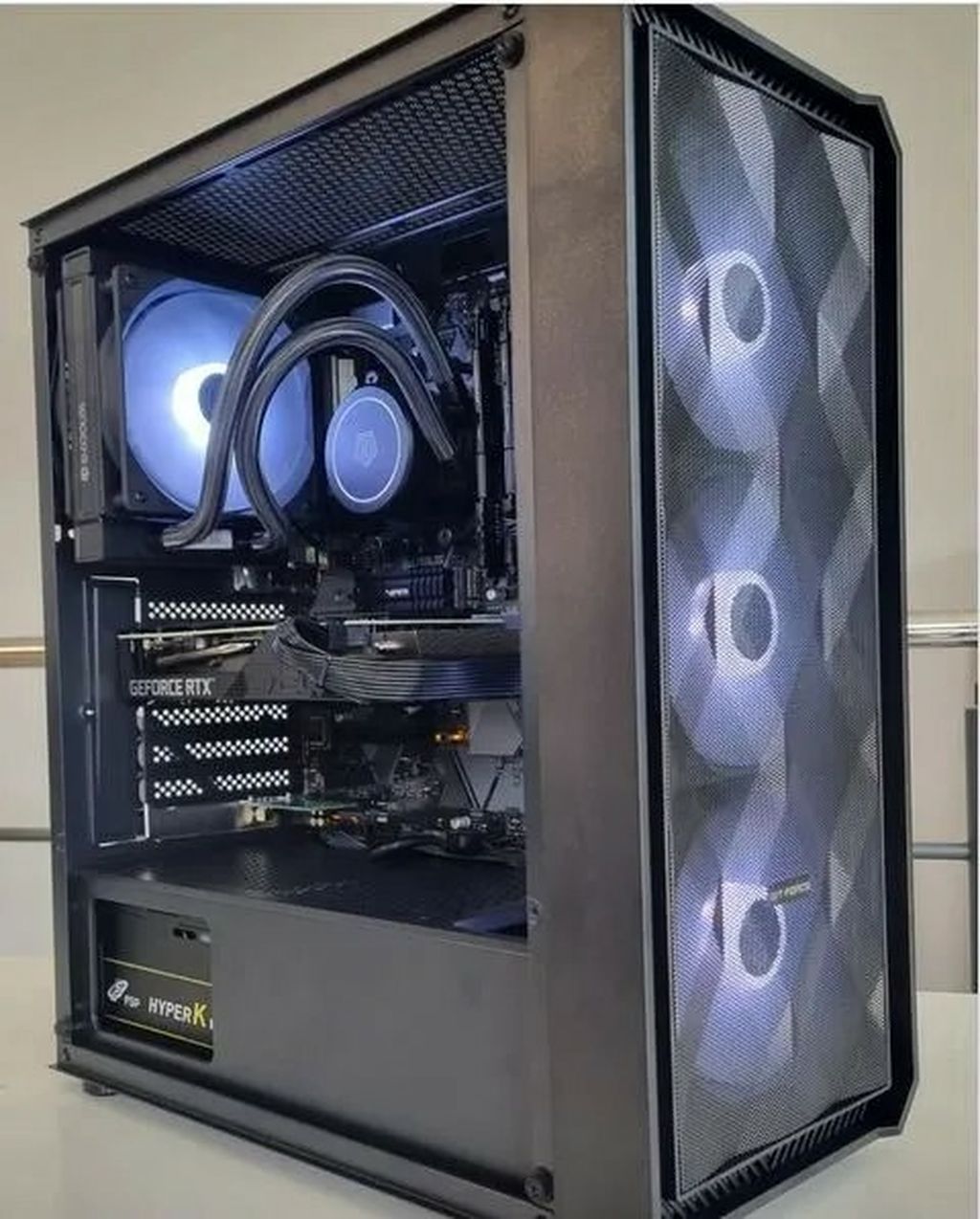 Kad jedno računalo radi sve: Upoznajte pouzdanog partnera za posao i gaming