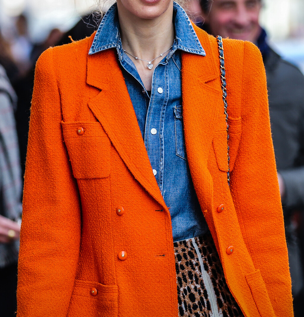 Žena u traper košulji