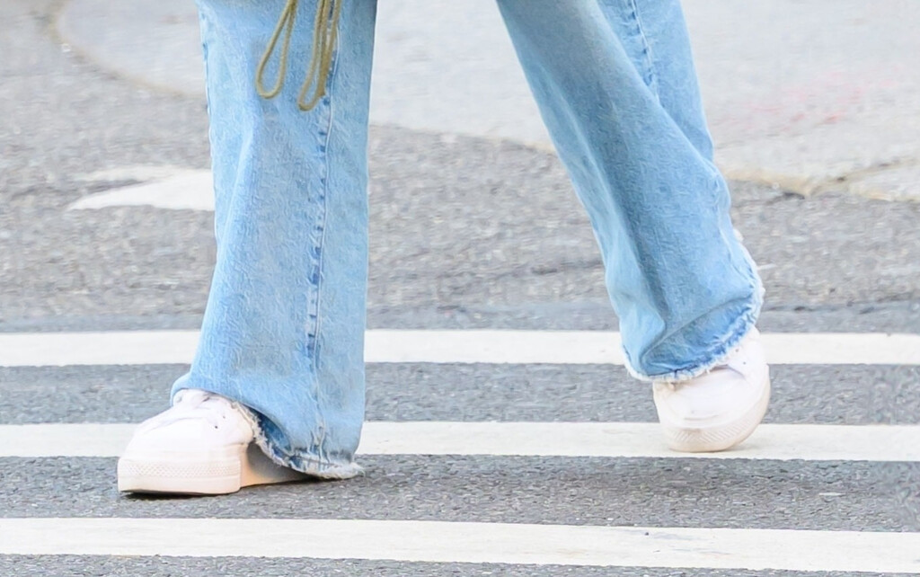 Jennifer Aniston nosi bijele tenisice