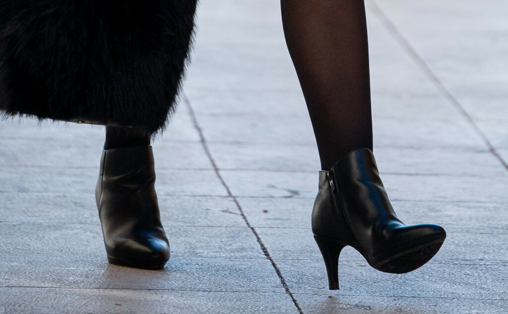 Dama iz Šibenika nosi gležnjače s visokom potpeticom