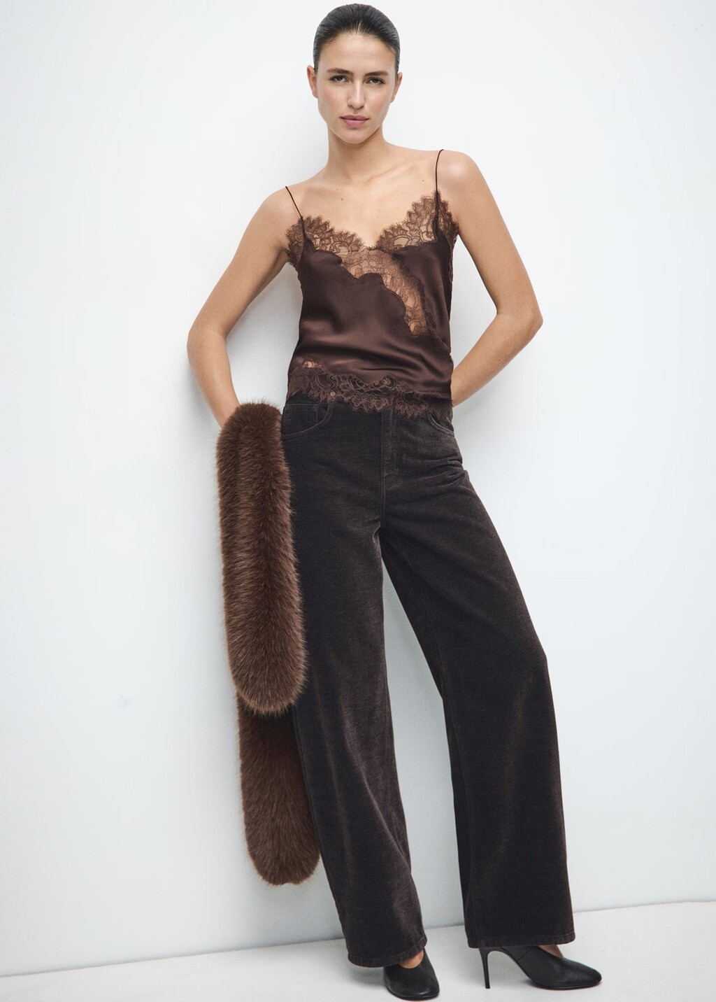 Hlače od baršuna (Mango), 49,99 eura