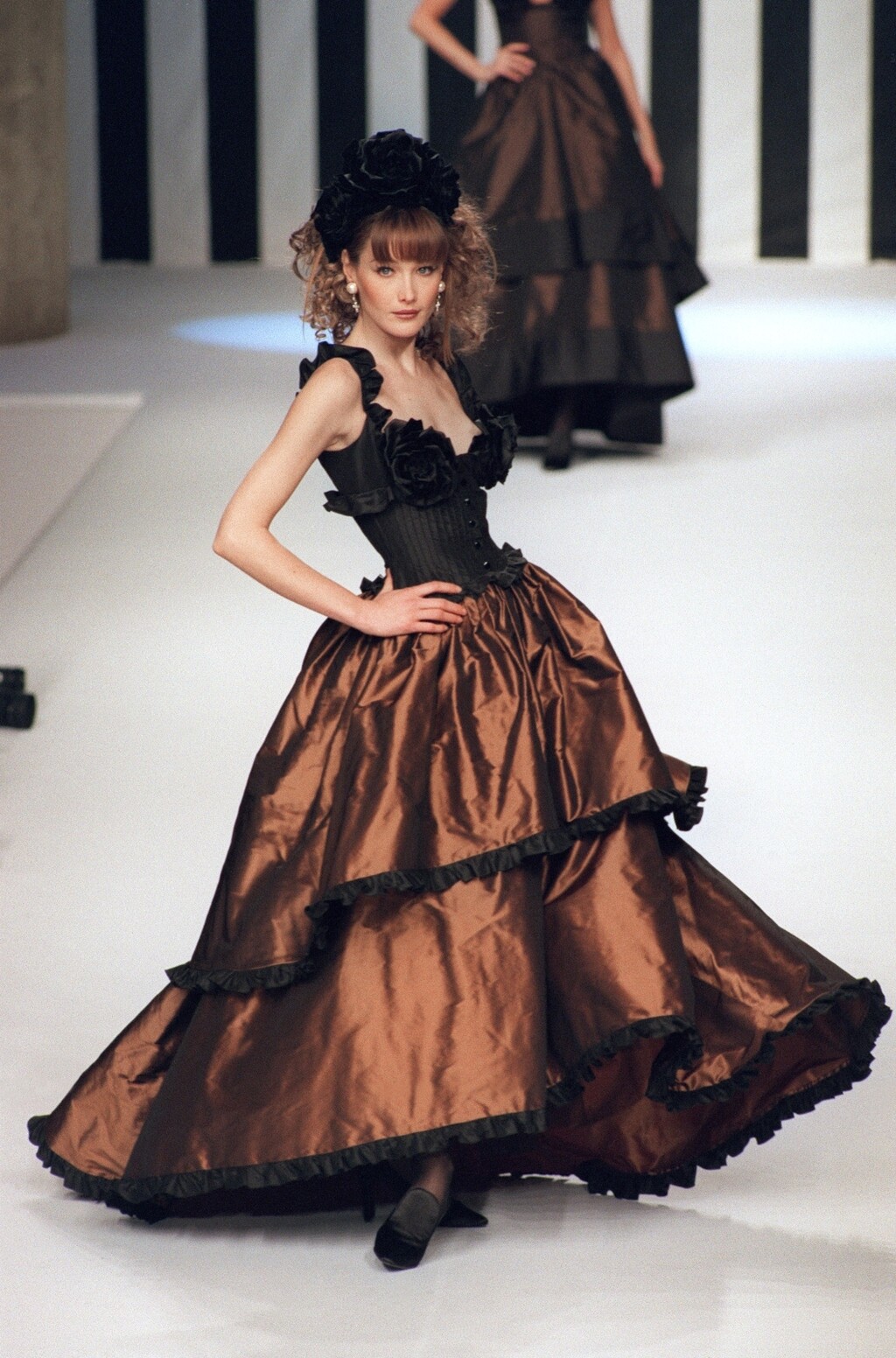 Carla Bruni na reviji modne kuće Valentino 1995. godine