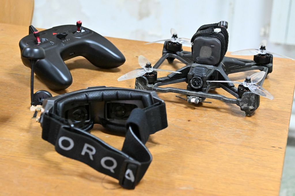 Hrvatski vojnici na obuci za upravljanje FPV dronovima