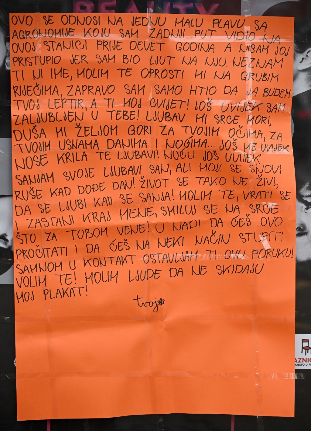 Ljubavna poruka na tramvajskoj stanici