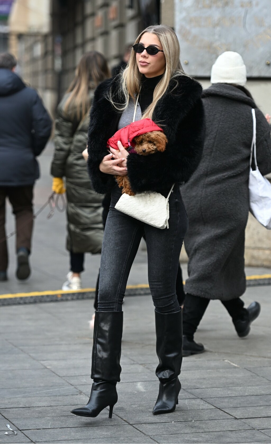 Ljepotica iz Zagreba s preslatkom pratnjom