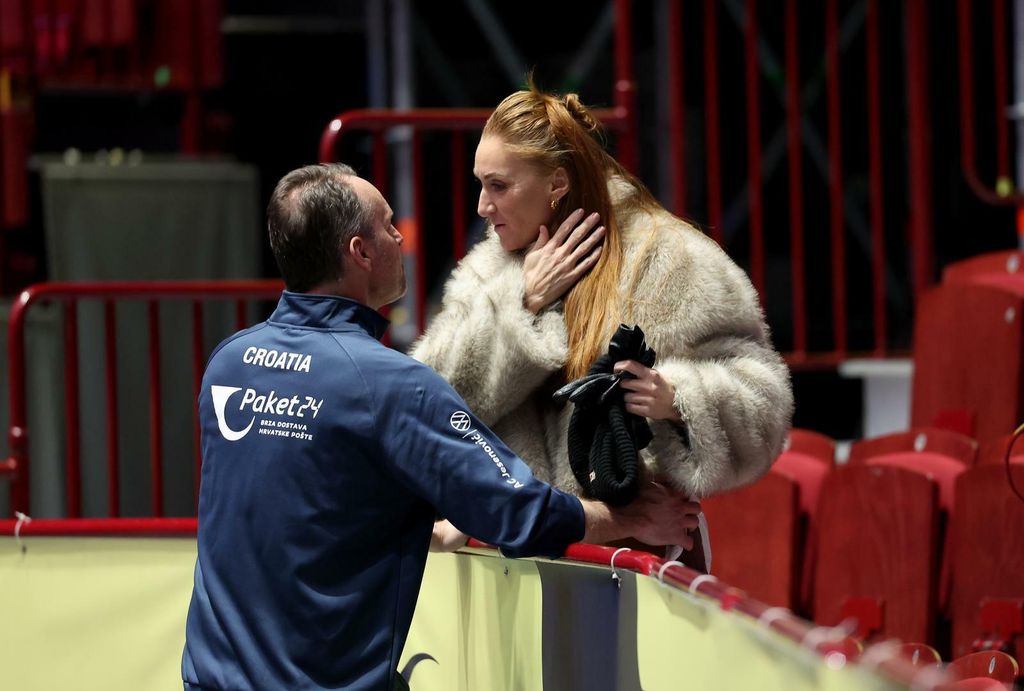 Dagur Sigurdsson s tajanstvenom ženom