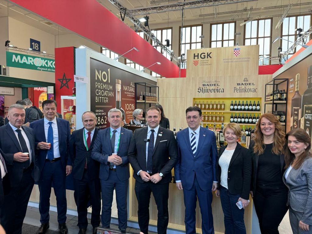 Na fotografiji (slijeva nadesno): irski ministar Martin Heydon i ministar David Vlajčić