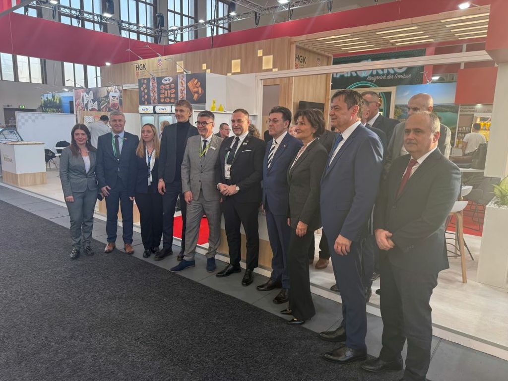 Na fotografiji (slijeva nadesno): irski ministar Martin Heydon i ministar David Vlajčić