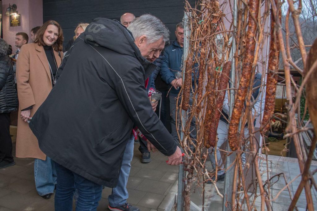 Miroslav Škoro blagoslovio vinograd - 2