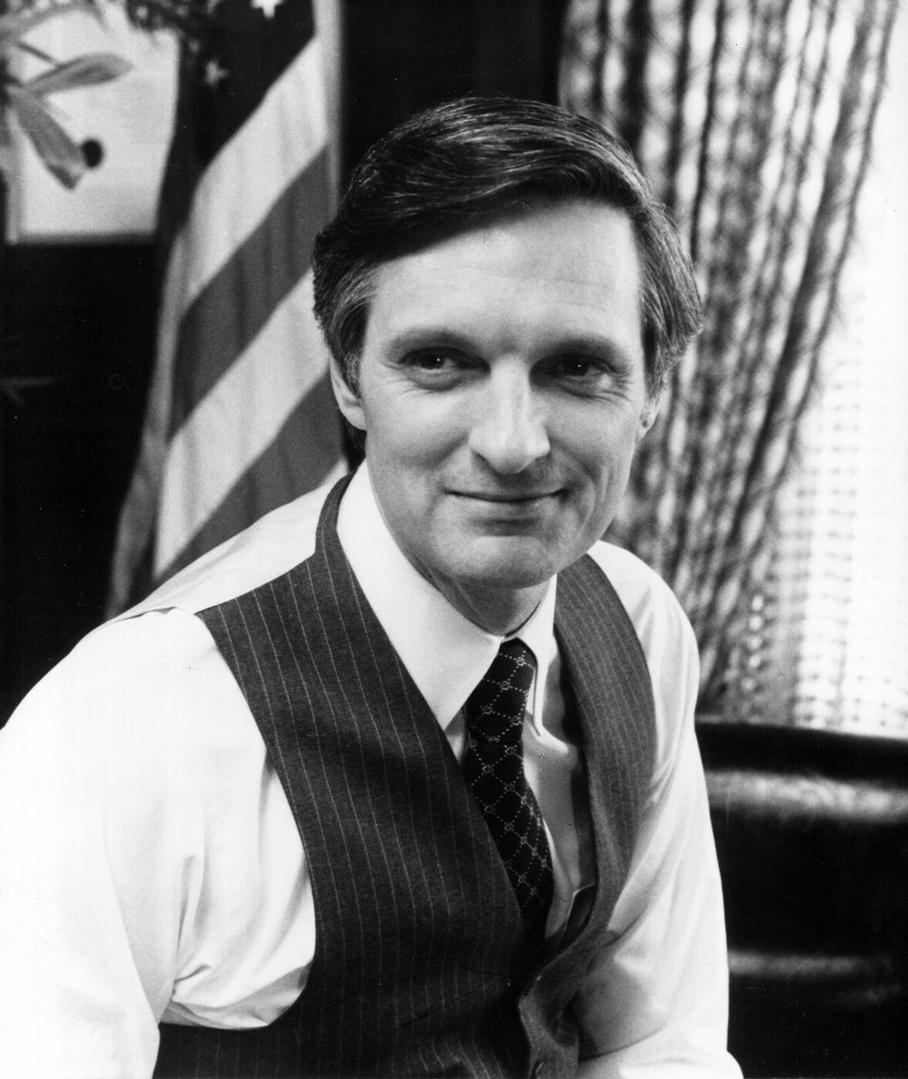 Alan Alda - 1