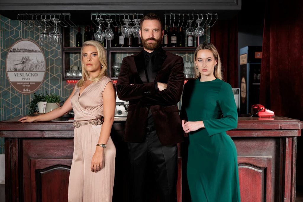 Crni, Petra i Lorena - 1