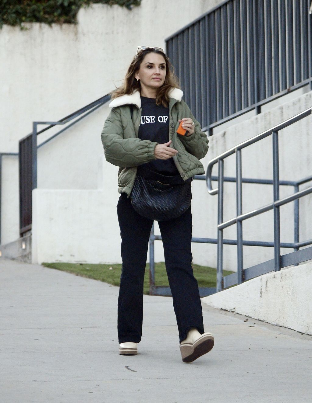 Rachael Leigh Cook - 6