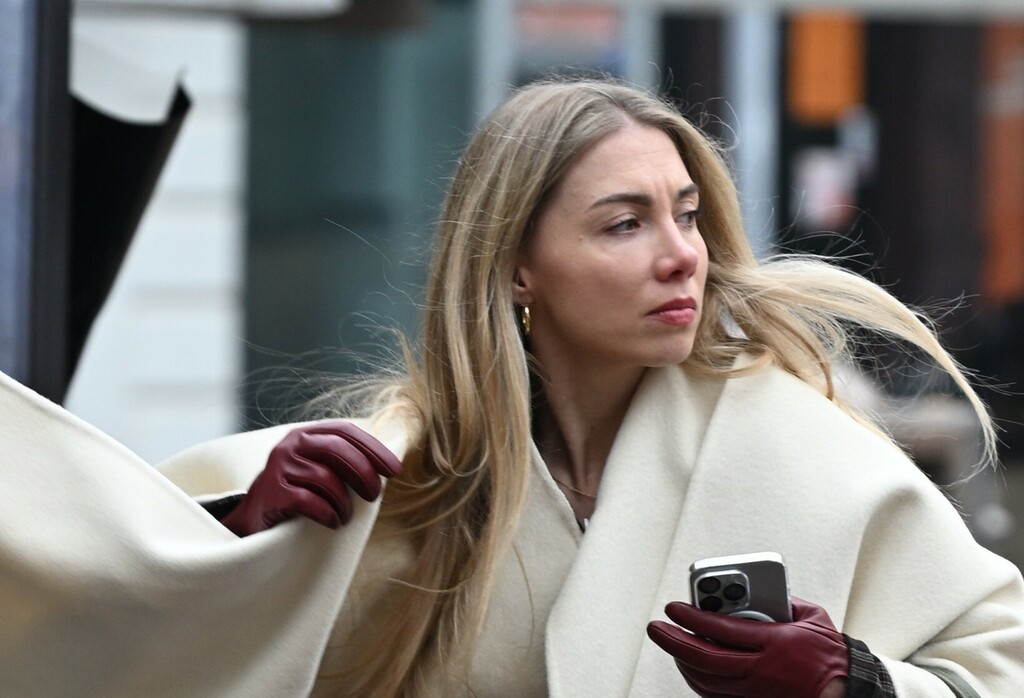 Lijepa dama prošetala je Zagrebom u odličnoj kombinaciji