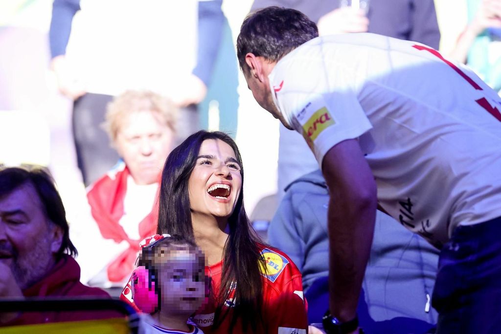 Domagoj Duvnjak sa suprugom i djetetom - 1